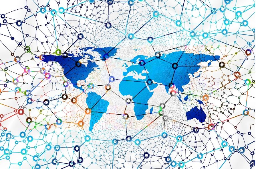 Eine bunte Netzwerkstruktur ist über die gesamte Welt gelegt
