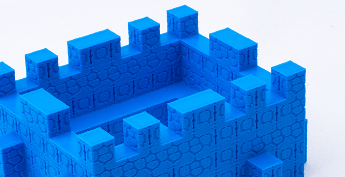 blaue Ritterburg auf weißem Grund näher