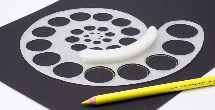 Zeichenschablone mit Stift weiter