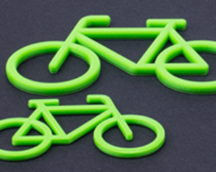 grünes Fahrrad auf schwarzem Grund