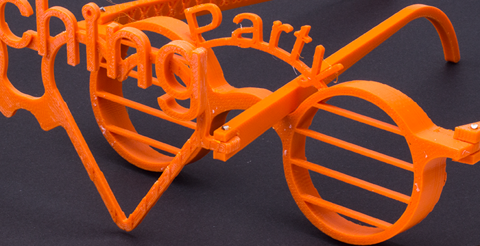 Brillen vor schwarzem Hintergrund