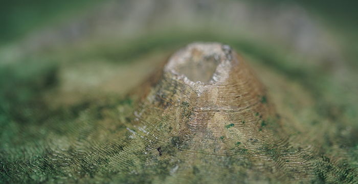 Nahaufnahme auf bemalten Druck des Vulkans