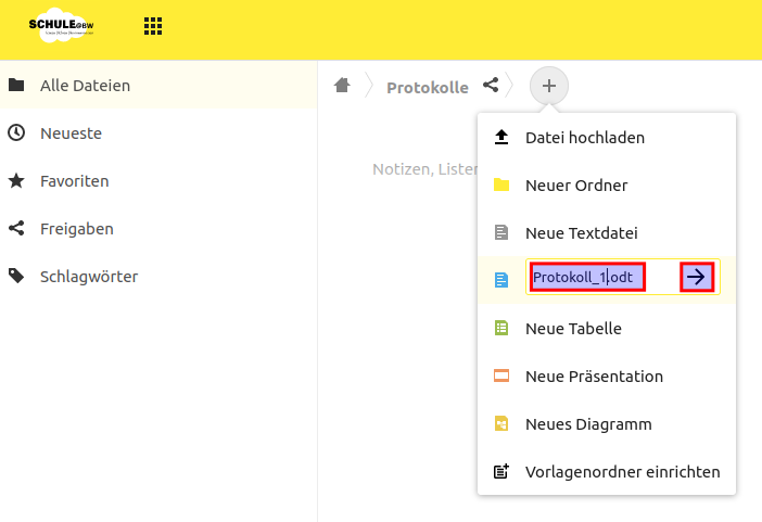 Screenshot, das das neue Eingabefeld rot umrandet zeigt, in dem bereits der Name Protokoll-1 eingetragen wurde. Der Pfeil rechts davon ist der Pfeil, auf den nun geklickt werden soll, ebenfalls rot umrandet markiert.