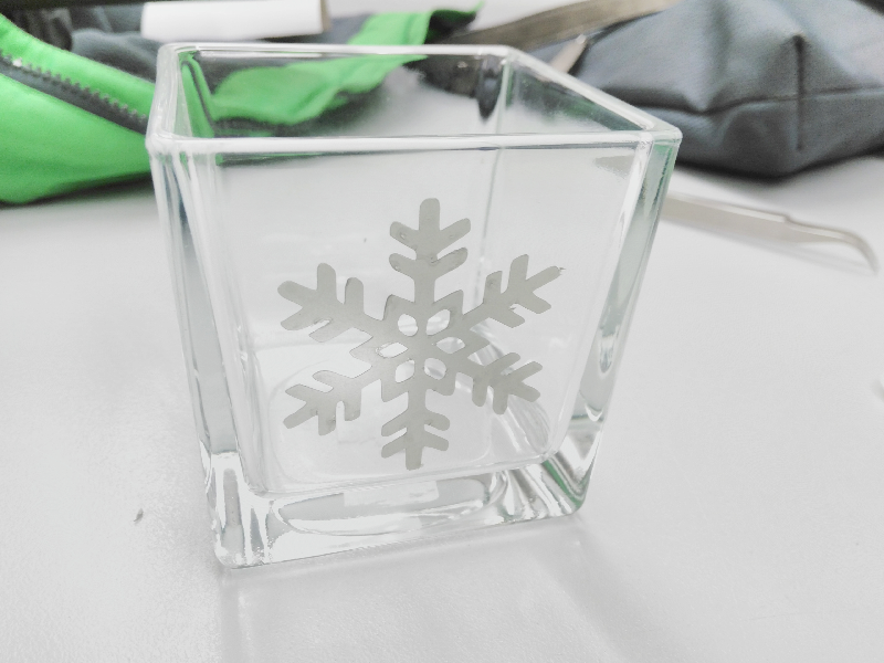 Übertrag von Sandstrahlfolie-Elementen auf Dekoglas