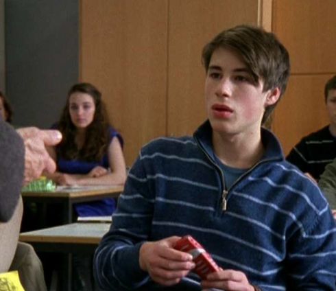 Junge im Klassenzimmer