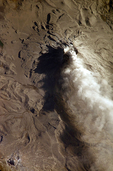 Aschewolke des Vulkans Ubinas in Peru 2006