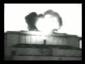 Sprengung des Nazi Symbols