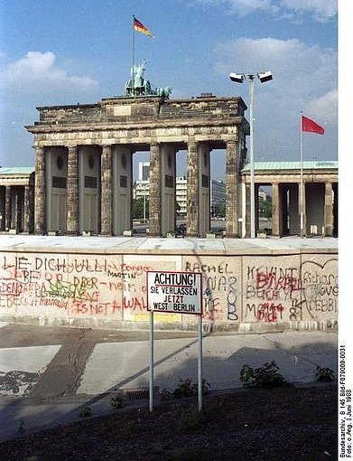 Brandenburger Tor mit Mauer