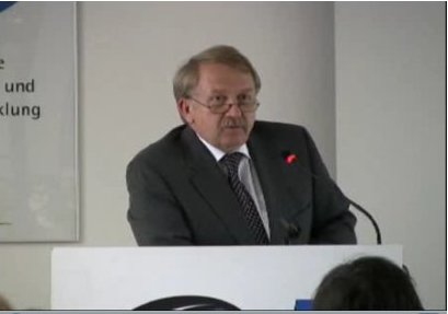 Kultusminister Helmut Rau MdL