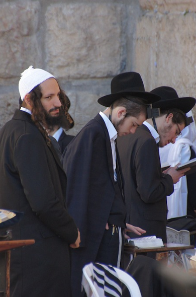 Orthodoxe Juden vor der Klagemauer