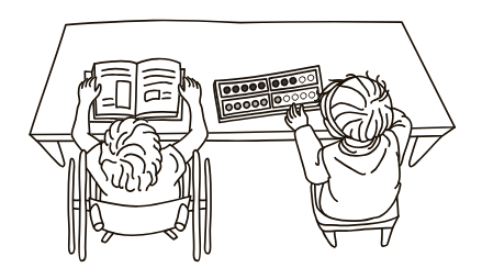 Lernende am Schultisch