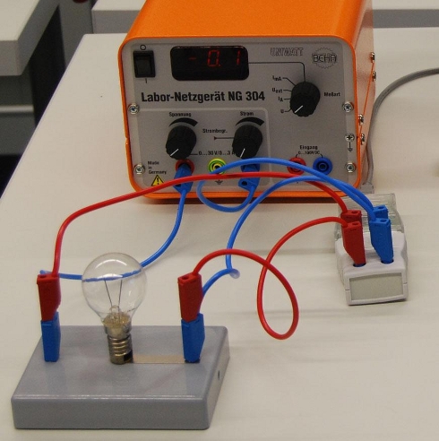Versuchsaufbau Kennlinie Gl&uuml;hlampe