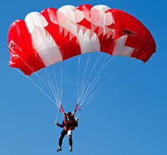 Fallschirmsprung: geöffneter Schirm