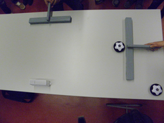 Luftkissenbälle: Holzschläger in T-Form