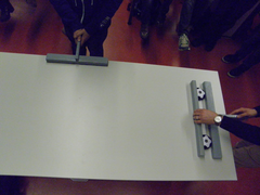 Luftkissenbälle: Holzlatte