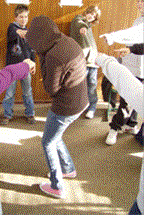 alle zeigen auf einen