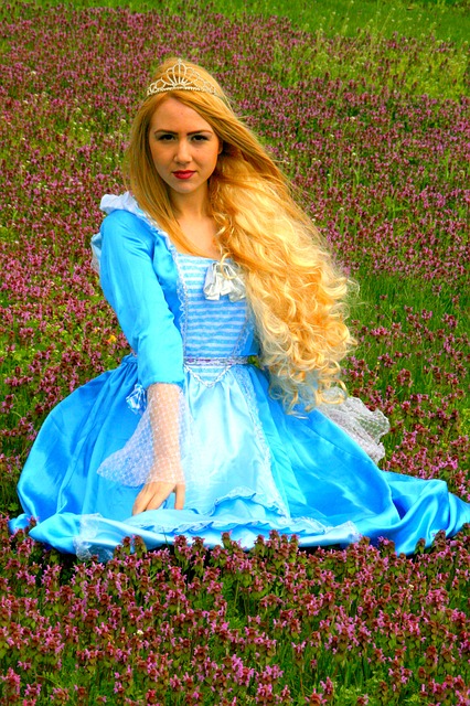 Prinzessin im Blumenfeld