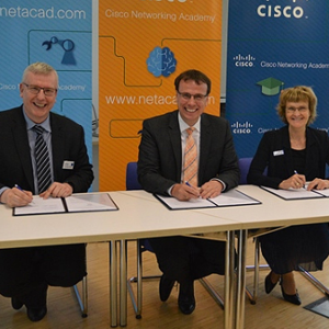 Feierliche Zertifikatsverleihung an 96 Azubi-BacPro-Absolventen im Europa-Park in Rust durch Staatssekretär Volker Schebesta