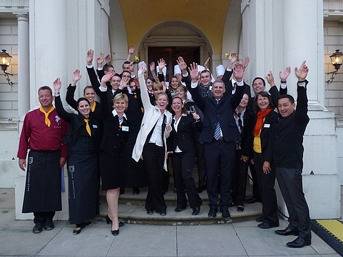 Bild: alle vor dem Schloss